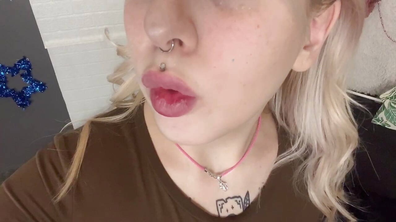 Piercing🔥 - video by _FrostLuna cam model