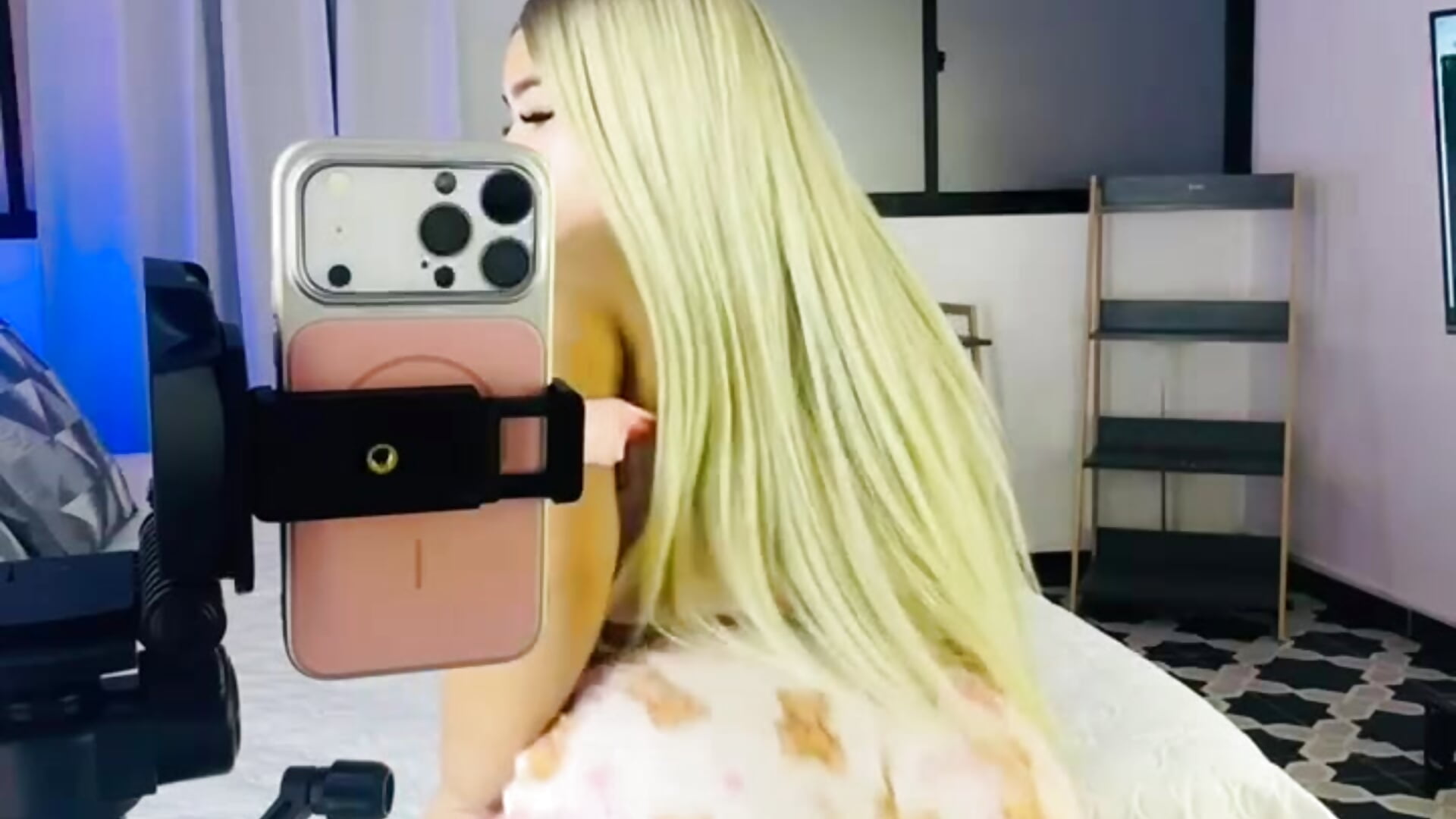 Would you fuck my fat ass? - วิดีโอโดย Liaevans__ โมเดลแคม