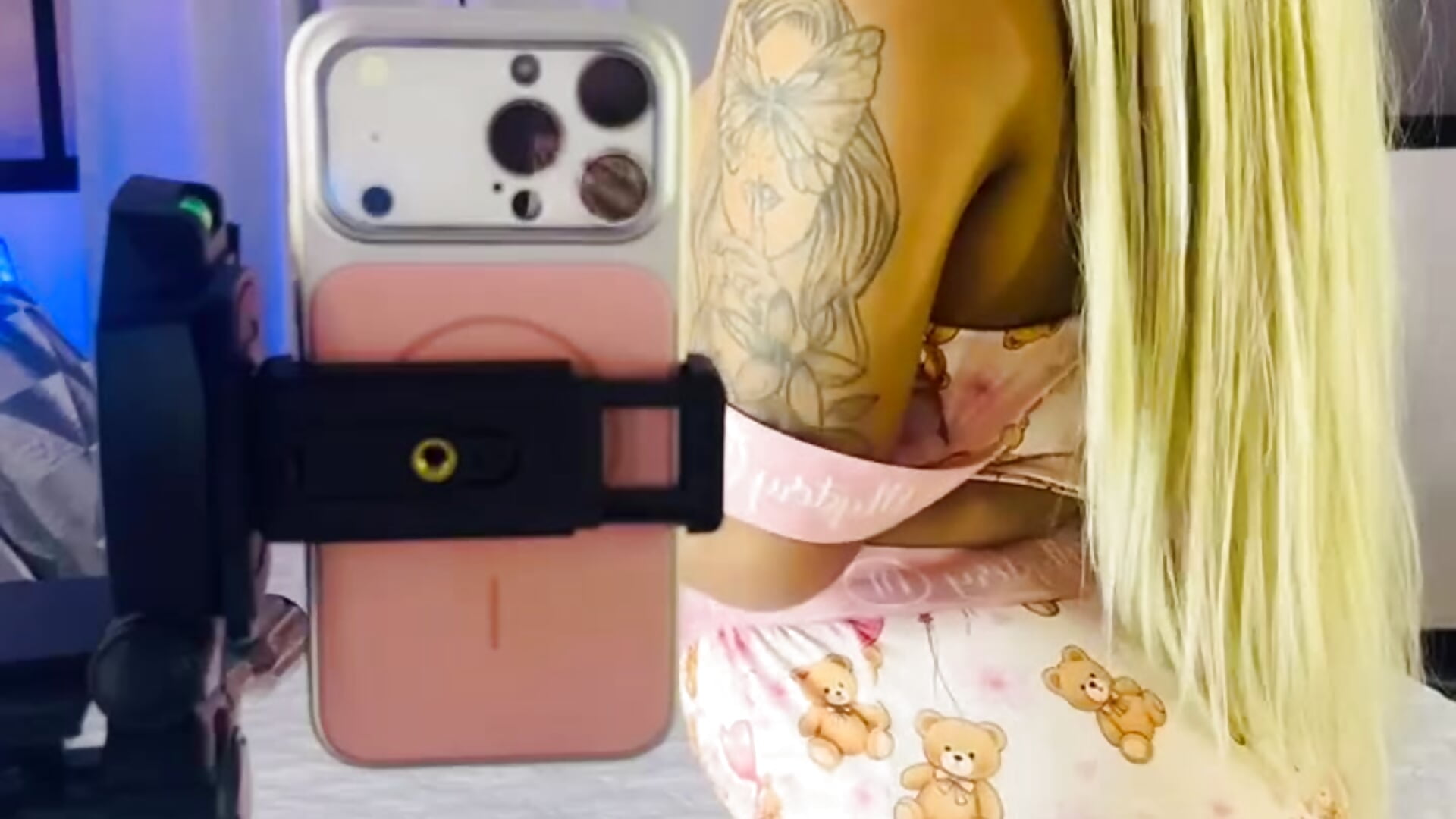 WhatsApp Video 2026-01-23 at 8.16.44 PM.mp4 - วิดีโอโดย Liaevans__ โมเดลแคม