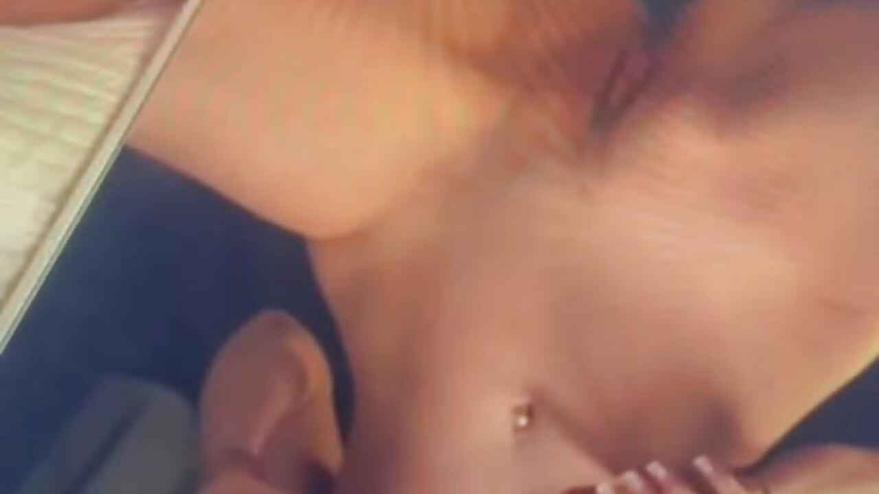 Aurora Dances with Aurora-1 - video av hey_Melanie cam model