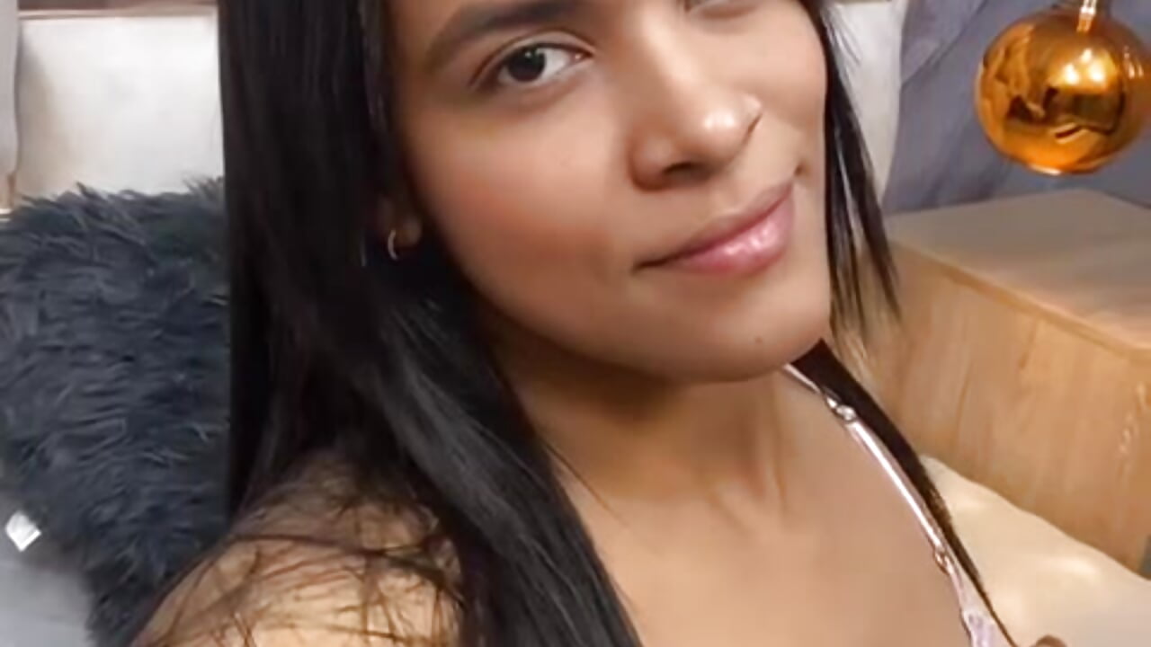 kisses 👄🔥 - video by HORNEYYABBY cam model