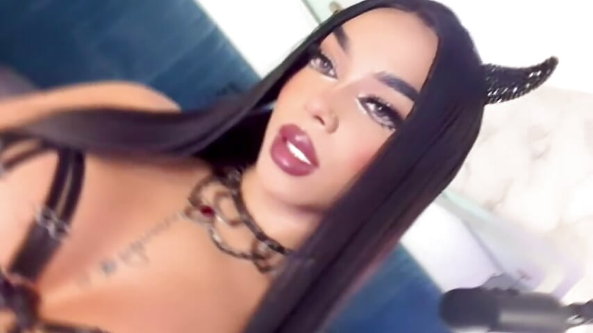 I'm dangerous... and I love it 💋😏 - video oleh model kamera tinaqueen_noa