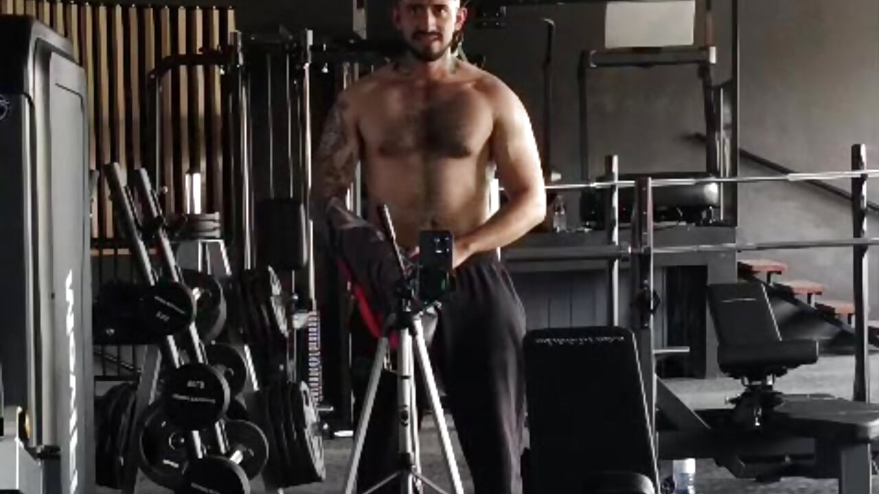 gym - video by MalickBlack9 cam model