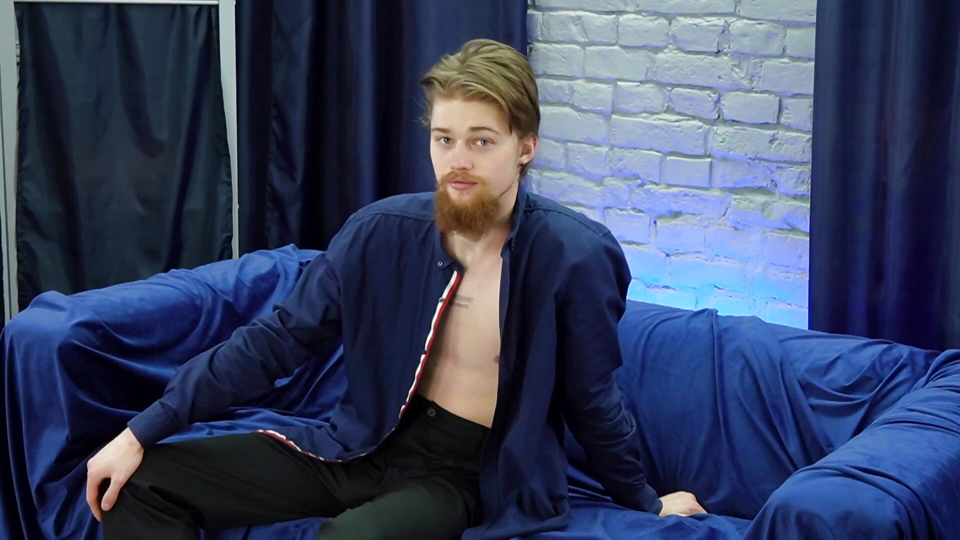 Let's get acquainted – видео вебкам-модели Lev_Miller