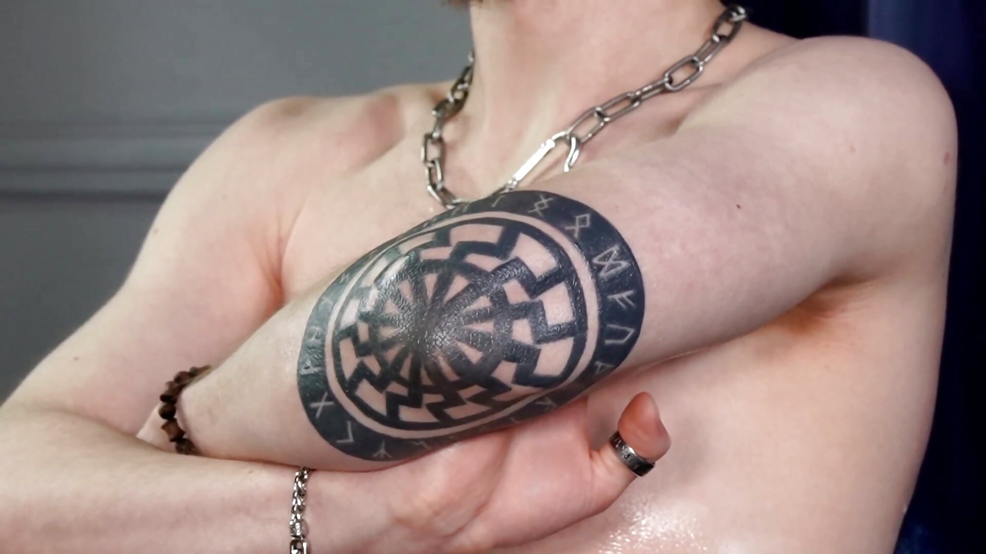 Custom tattoo – видео вебкам-модели Lev_Miller