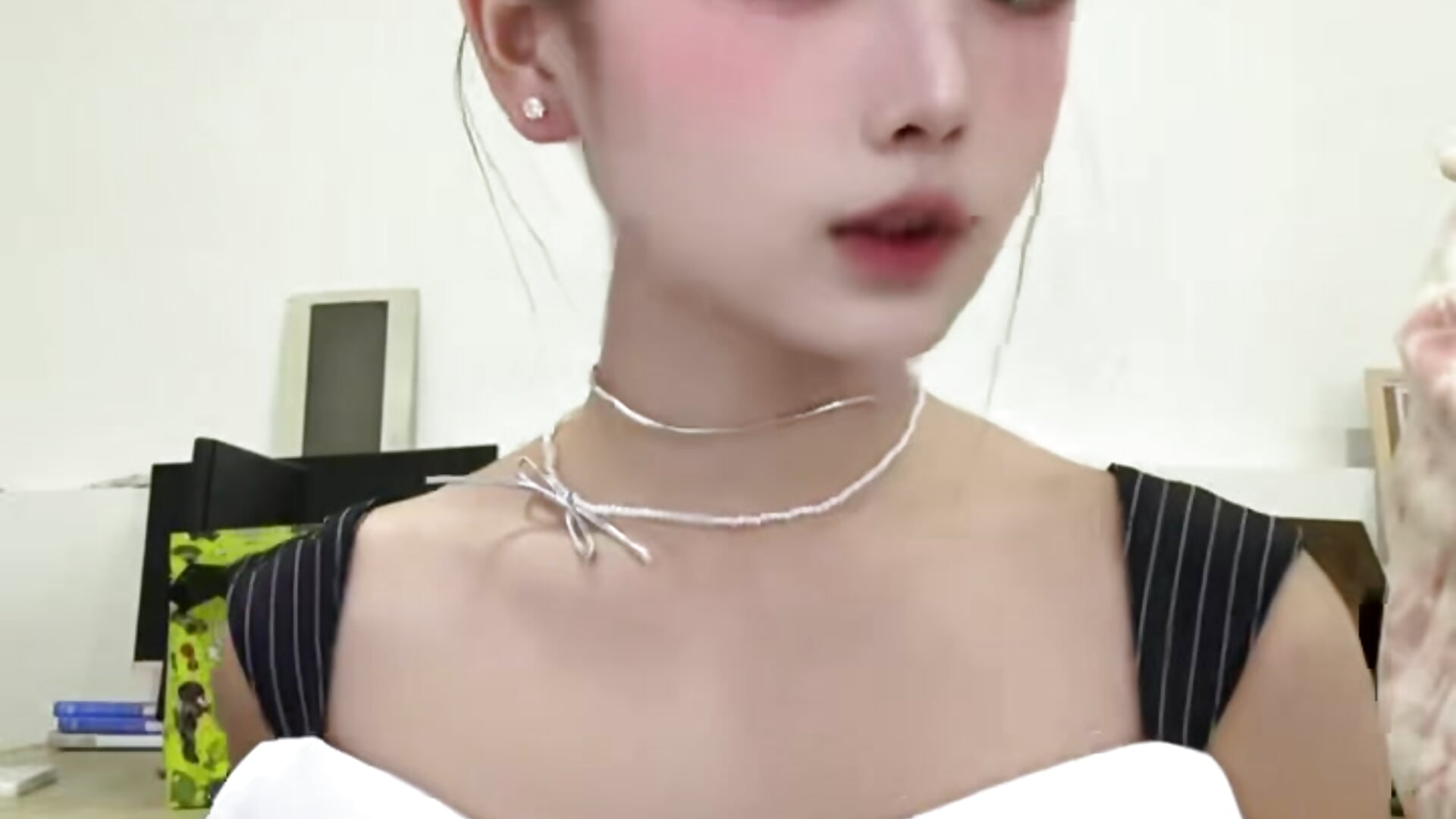 微信视频2025-12-28_164952_776 - video by U-one001 cam model