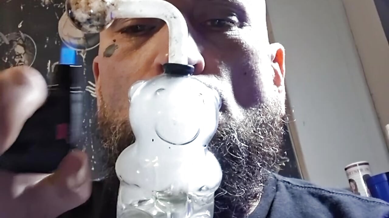 Love this bong - video by Mike_OxxxBig