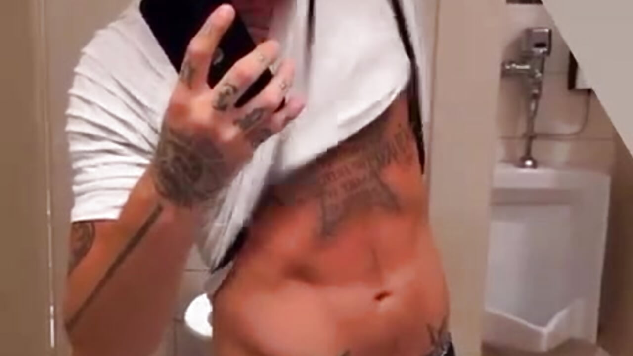 UNDRESS ME - video by KYLEDIAMOND666 cam model