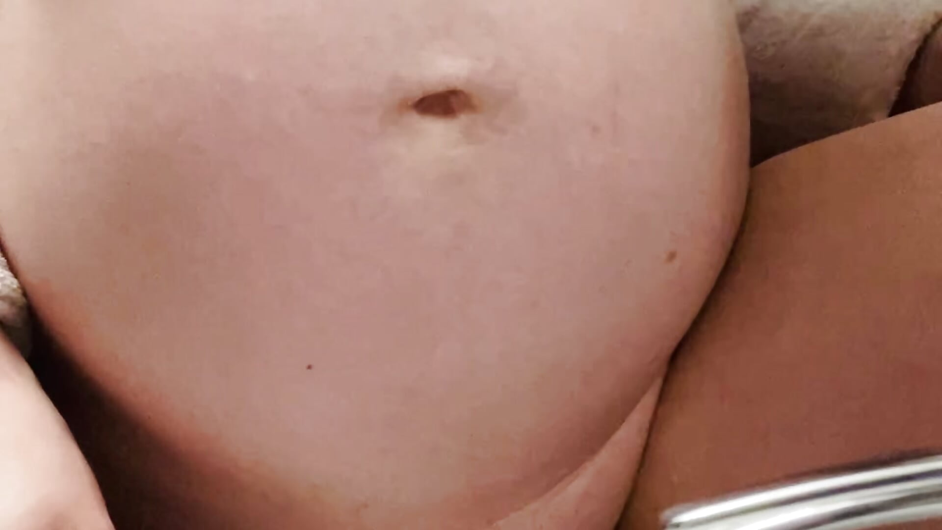 Pregnant sink humping / Těhotná ojíždím umyvadlo - video by Tessa92 cam model