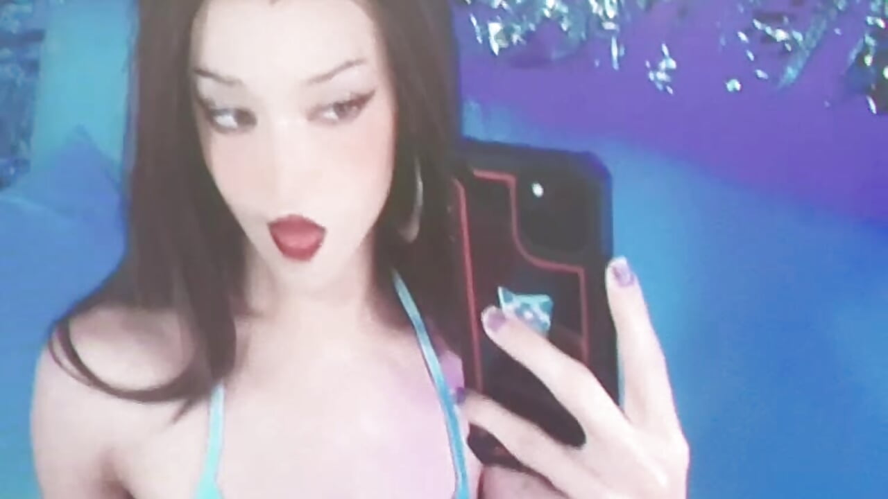 Hi 👋 - video by HiDoll cam model