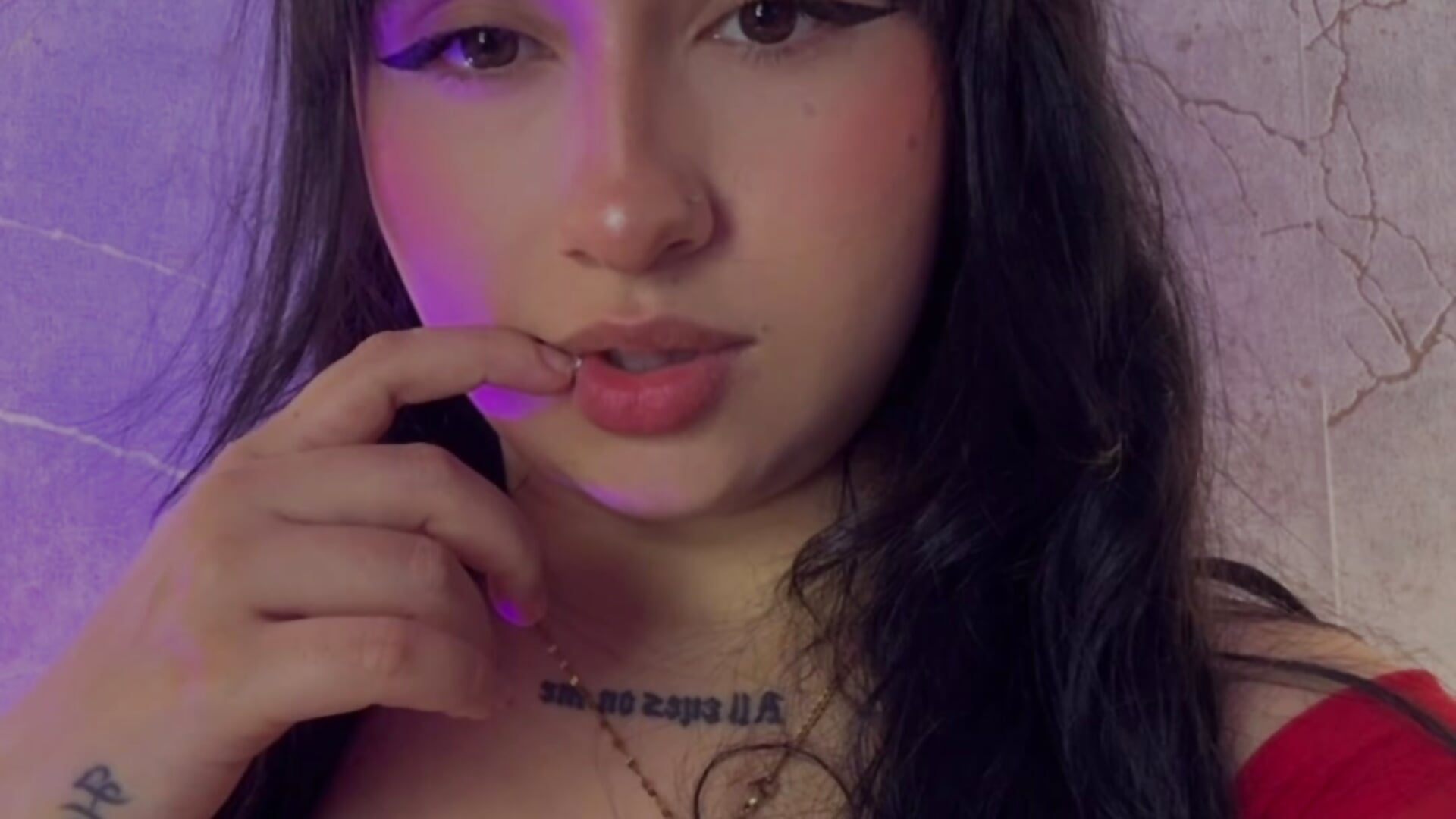 Kiss 💋 - video by bianca_pearl11 cam model