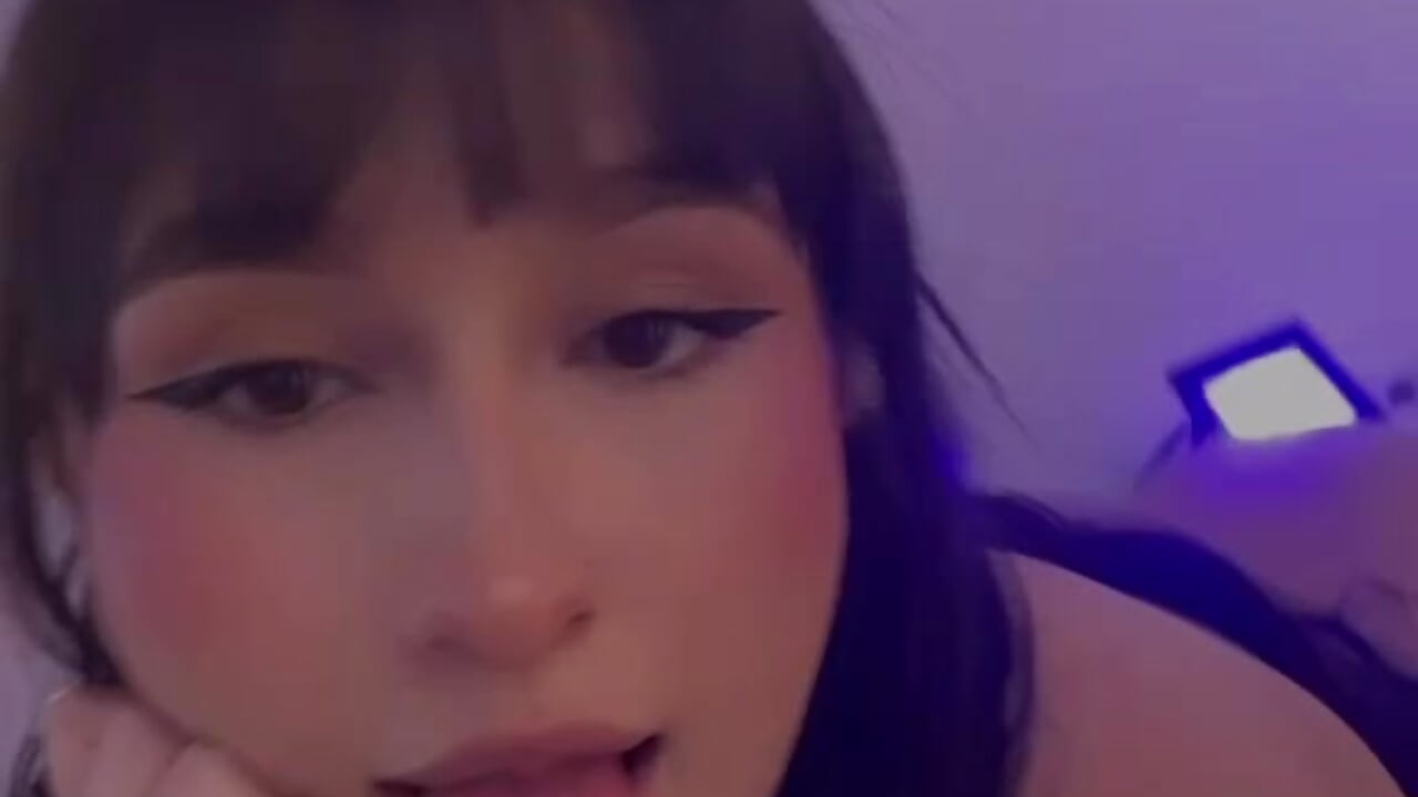 😋 - video by bianca_pearl11 cam model