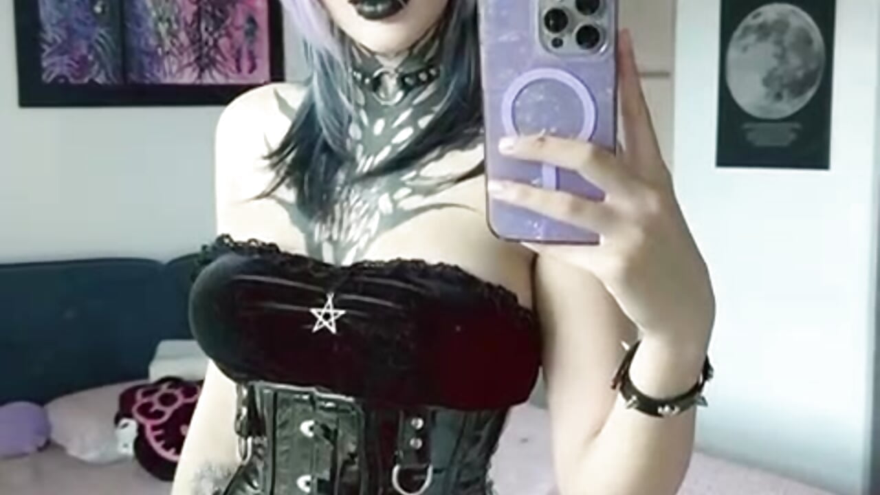 ฅ^>⩊<^ ฅ - goth_d0ll adlı kamera modelinin videosu