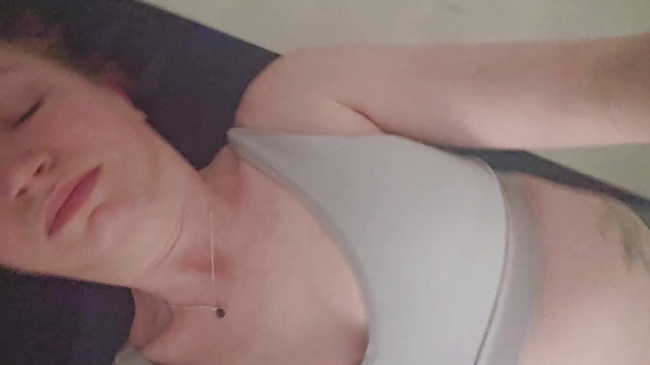 Do you like yoga pants? - vidéo du modèle de showcams YourSweetStella