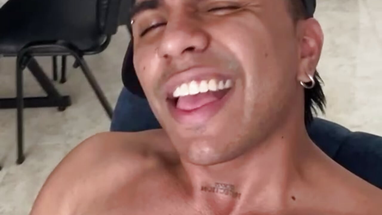 _Daniel00 – popularni video modela na kameri 1099