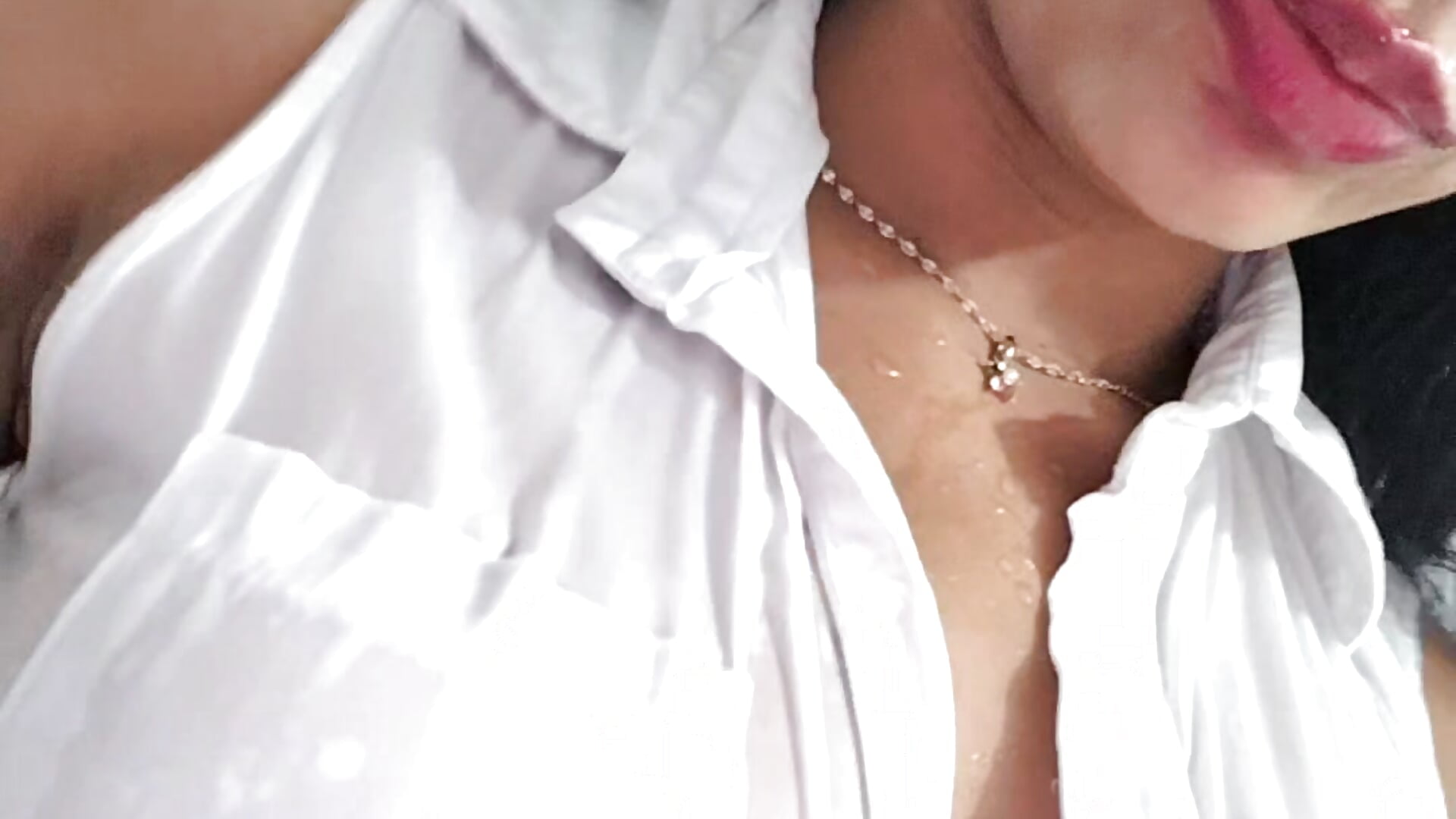 wet t-shirt - video oleh model kamera KATALINA_SANTANA_