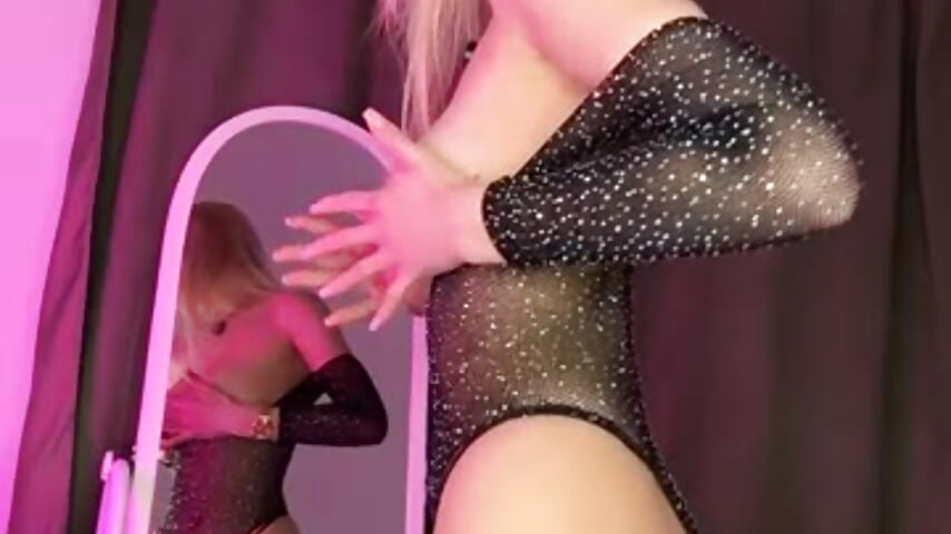 Subscribe to the fan club and you will see the full video - 視頻由 KristinaDanes 主播提供