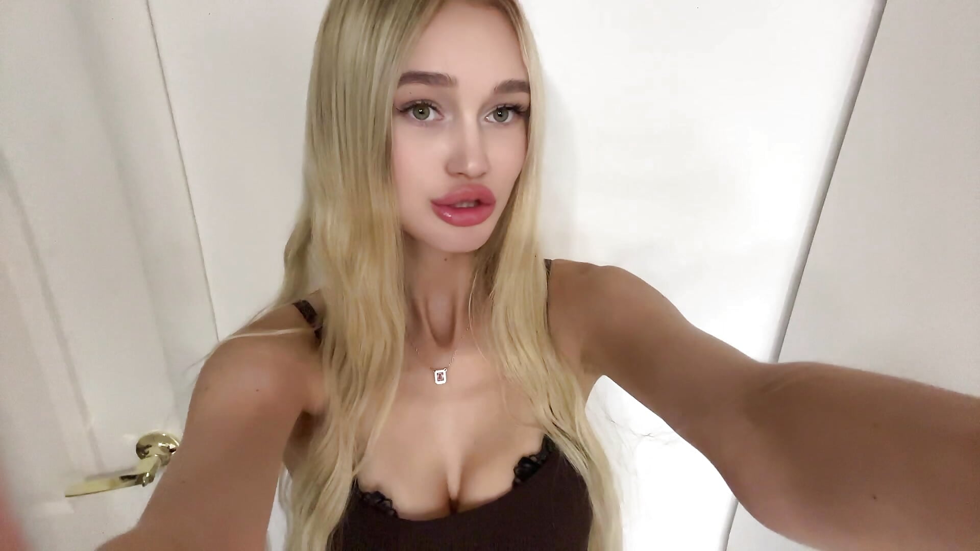 💋💦 — filmik KristinaDanes, modela(-lki) na kamerkach