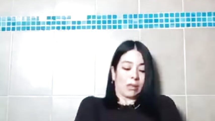 I started playing with my pussy/ me puse a jugar con  mi juguete, delicia!! - Melissaloves80 캠 모델의 동영상