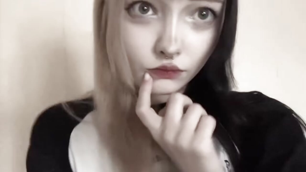 Smells Like Teen (18+) Spirit in my room - video by LanaaRosse cam model