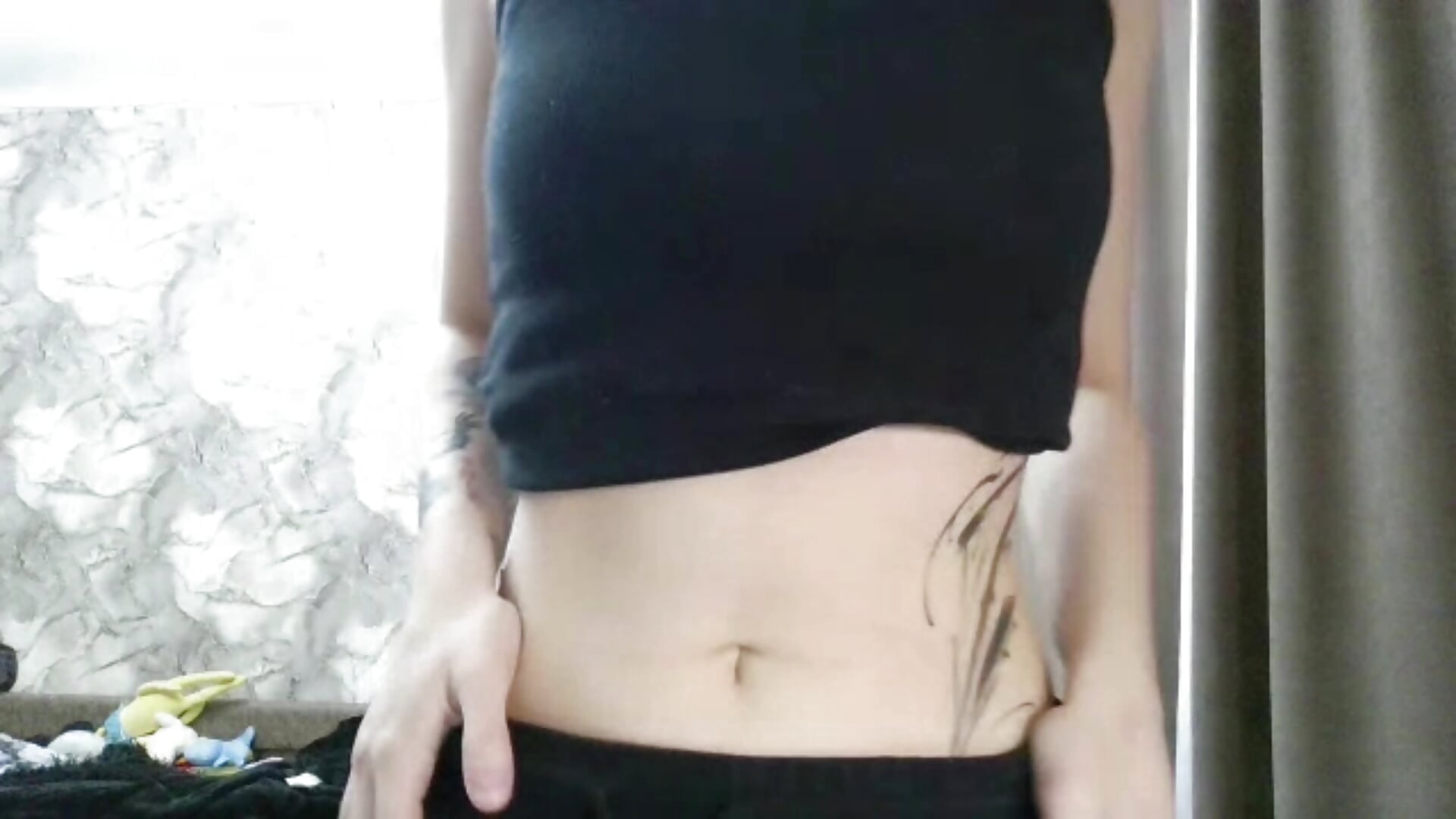 lick my tummy - vidéo du modèle de showcams LxayBloom