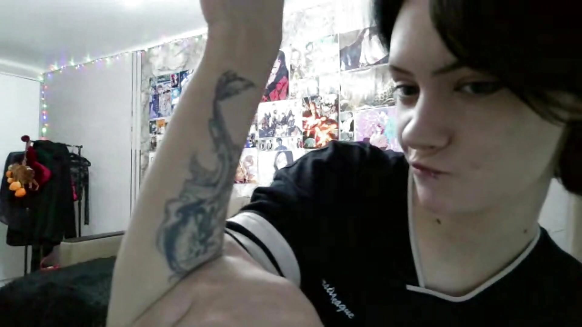 Look at my tattoos, how do you like them?– LxayBloom kameramodell videója