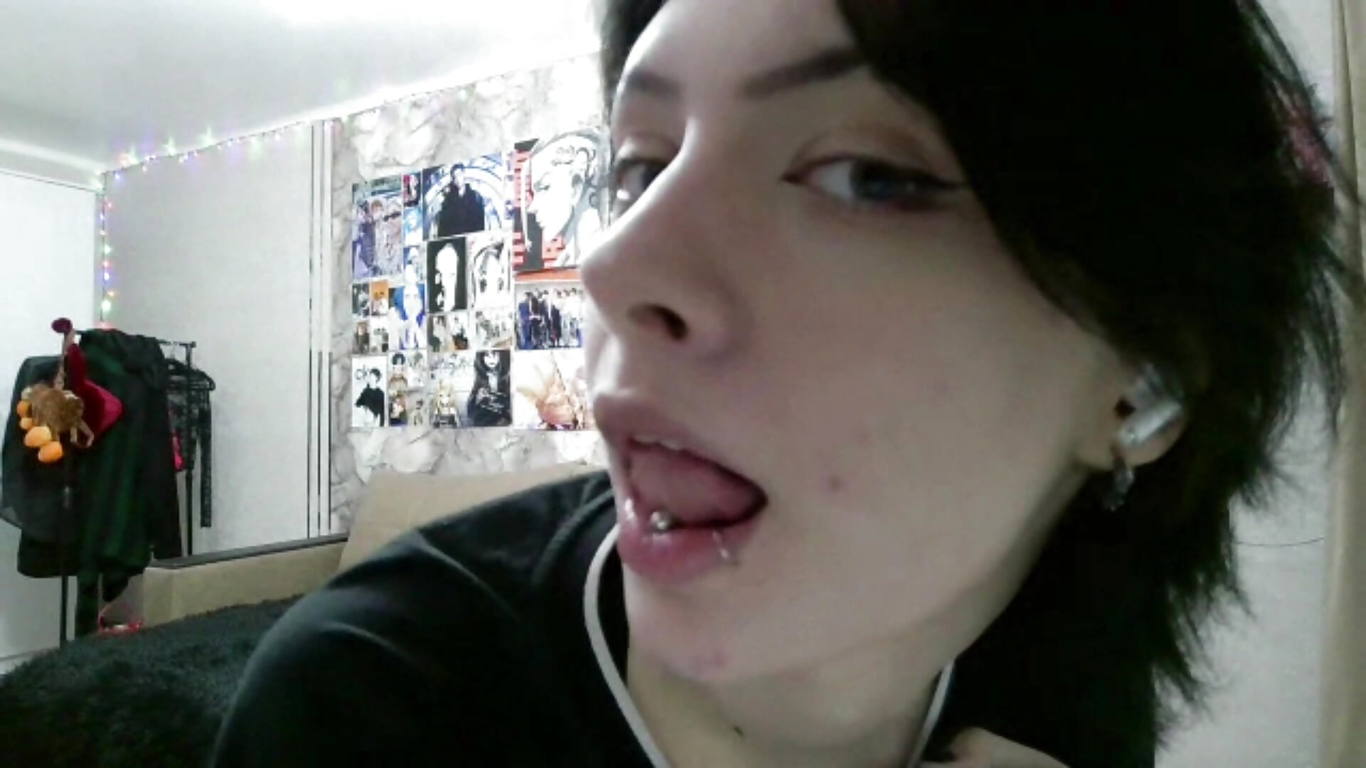 I like to play with my tongue and smile– LxayBloom kameramodell videója