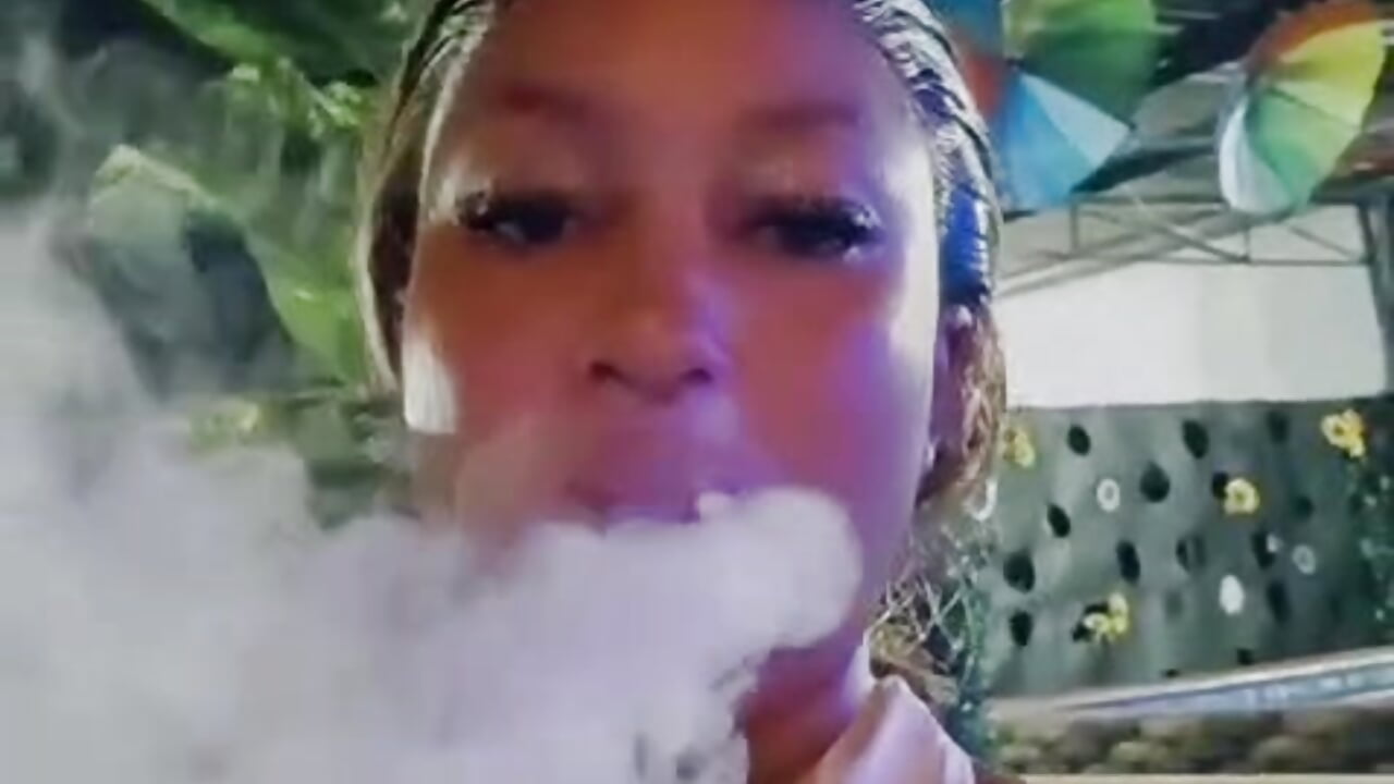 Sexy smoker online now 💋 - video by Creamy_bitchxxx cam model
