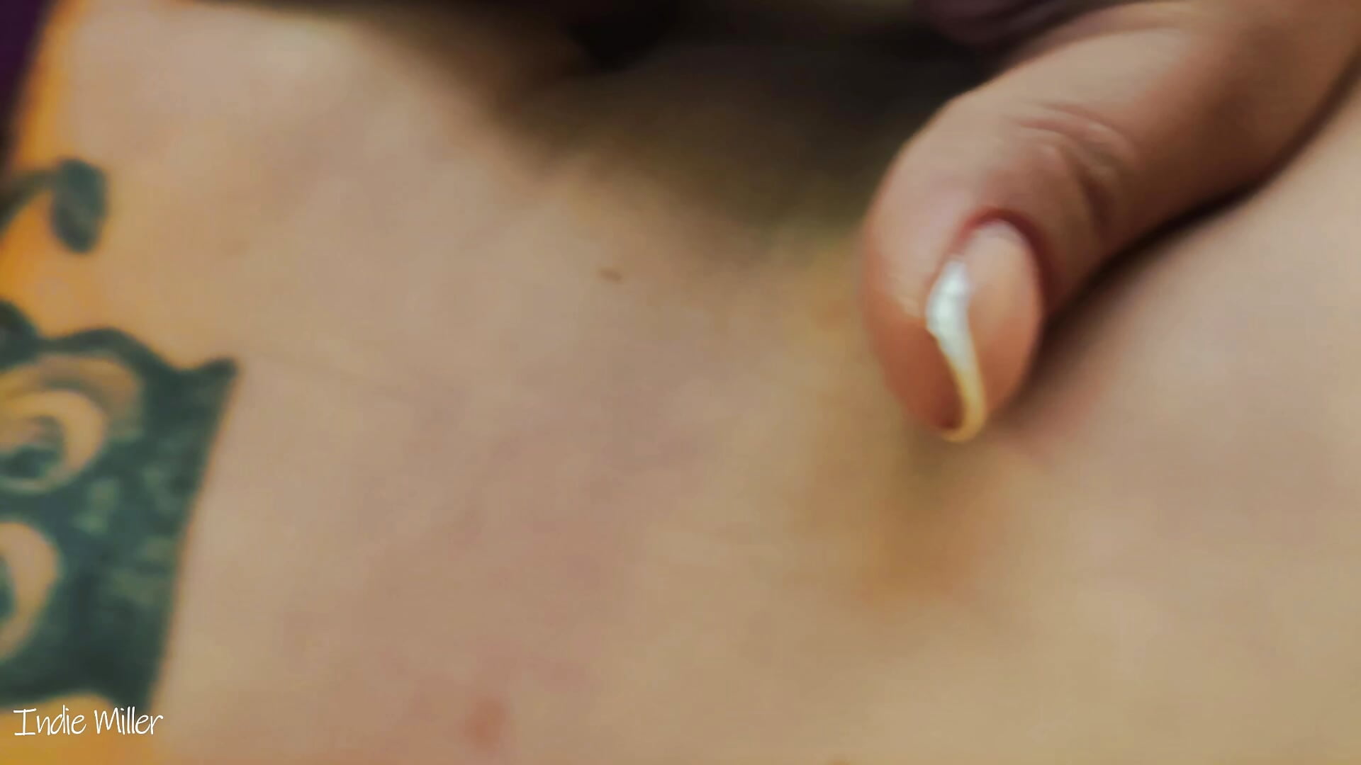 Closer Than You Should Be - ক্যাম মডেল IndieMiller-এর ভিডিও