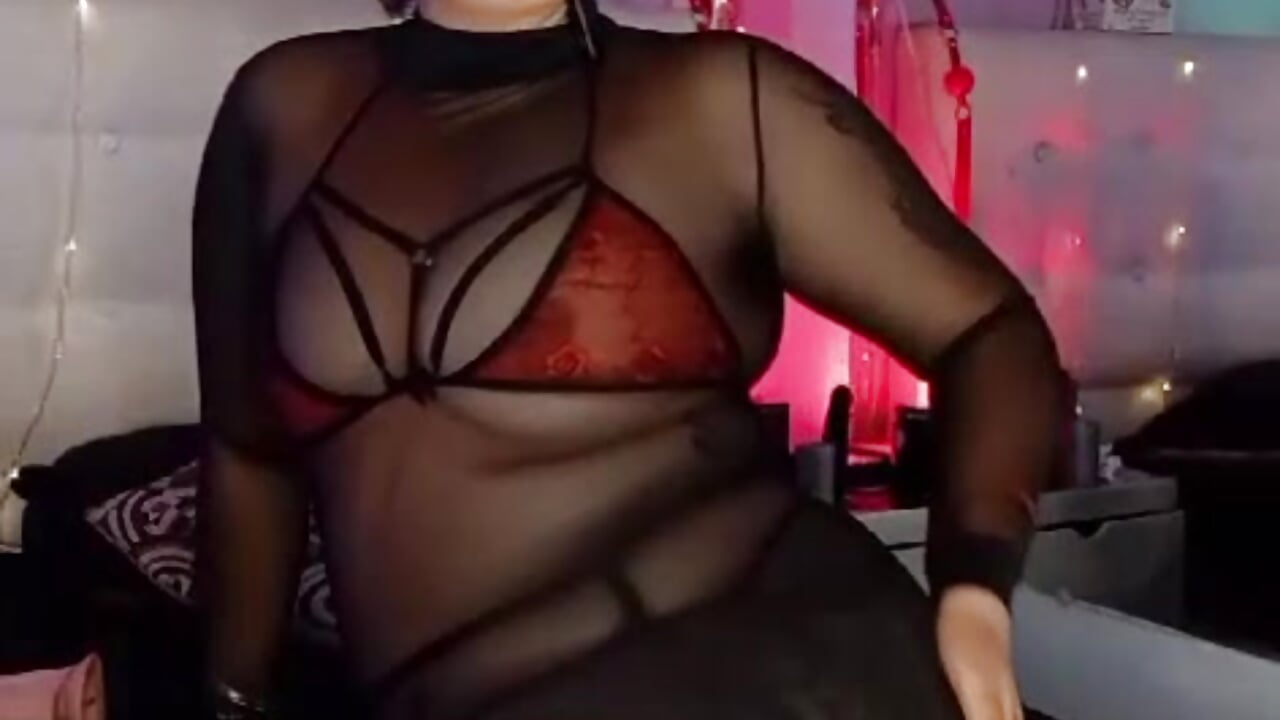 Flower is very hot 😈 - video van miss_n_submissive cam-model