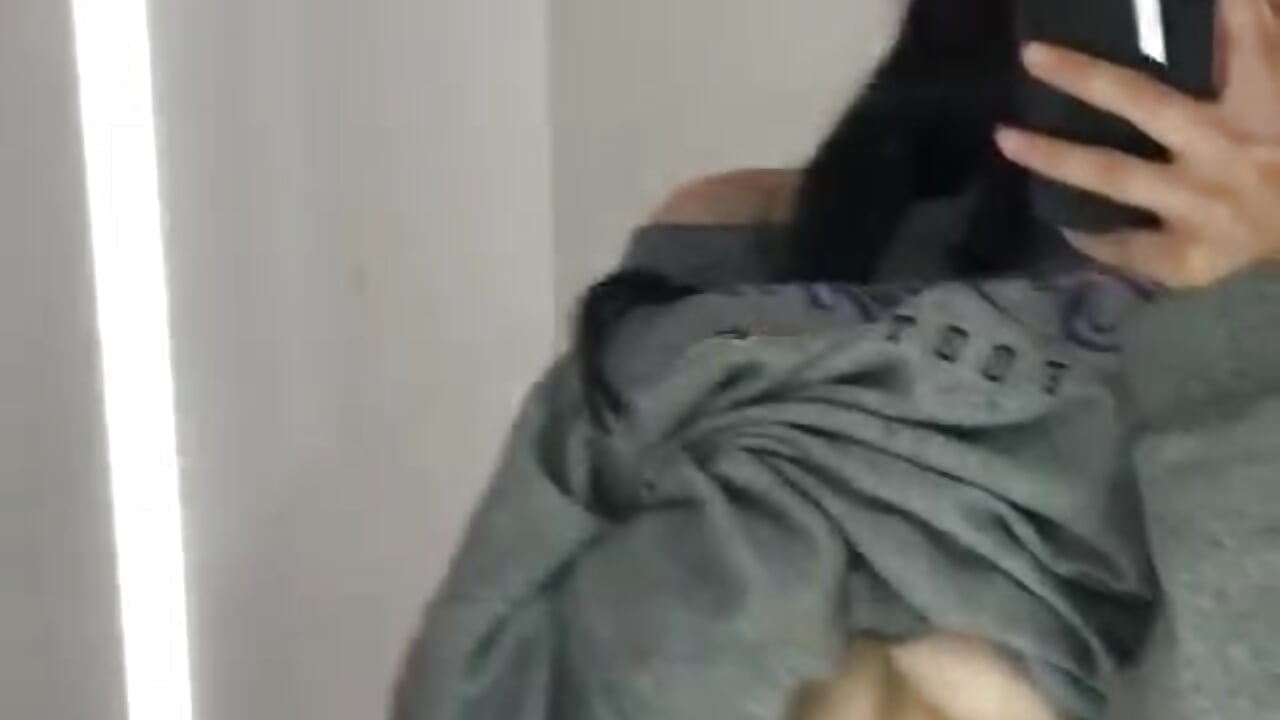 Bite my body 👄－カメラキャストのAnniee_roseeの動画