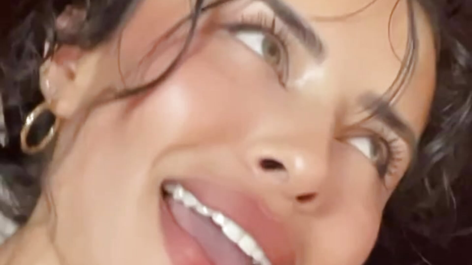 🥰 – video af auroramooon cam-model