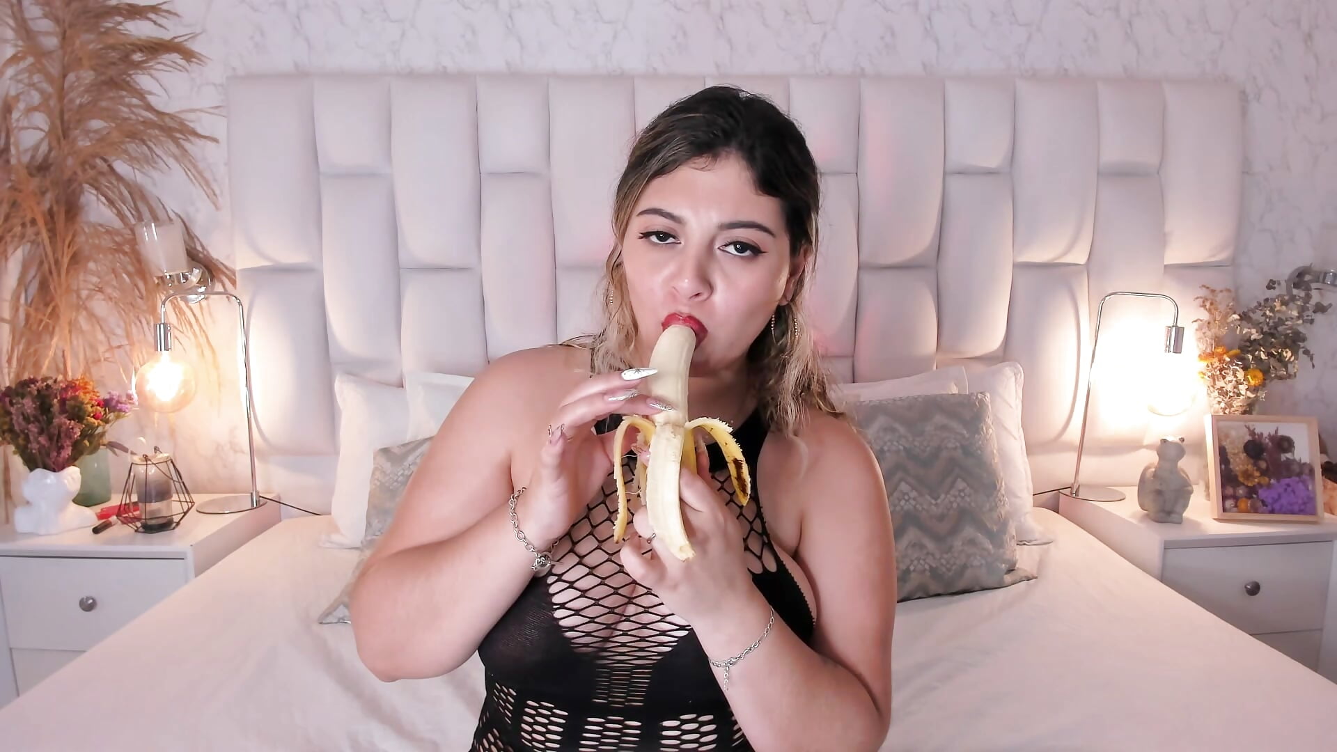 Will you let me try your banana?👿