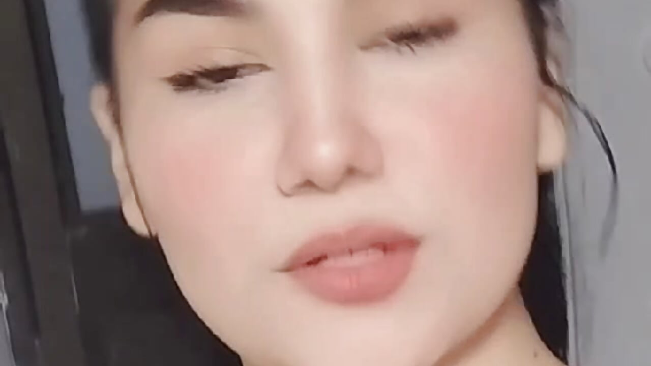 ... – видео вебкам-модели kallesyy01