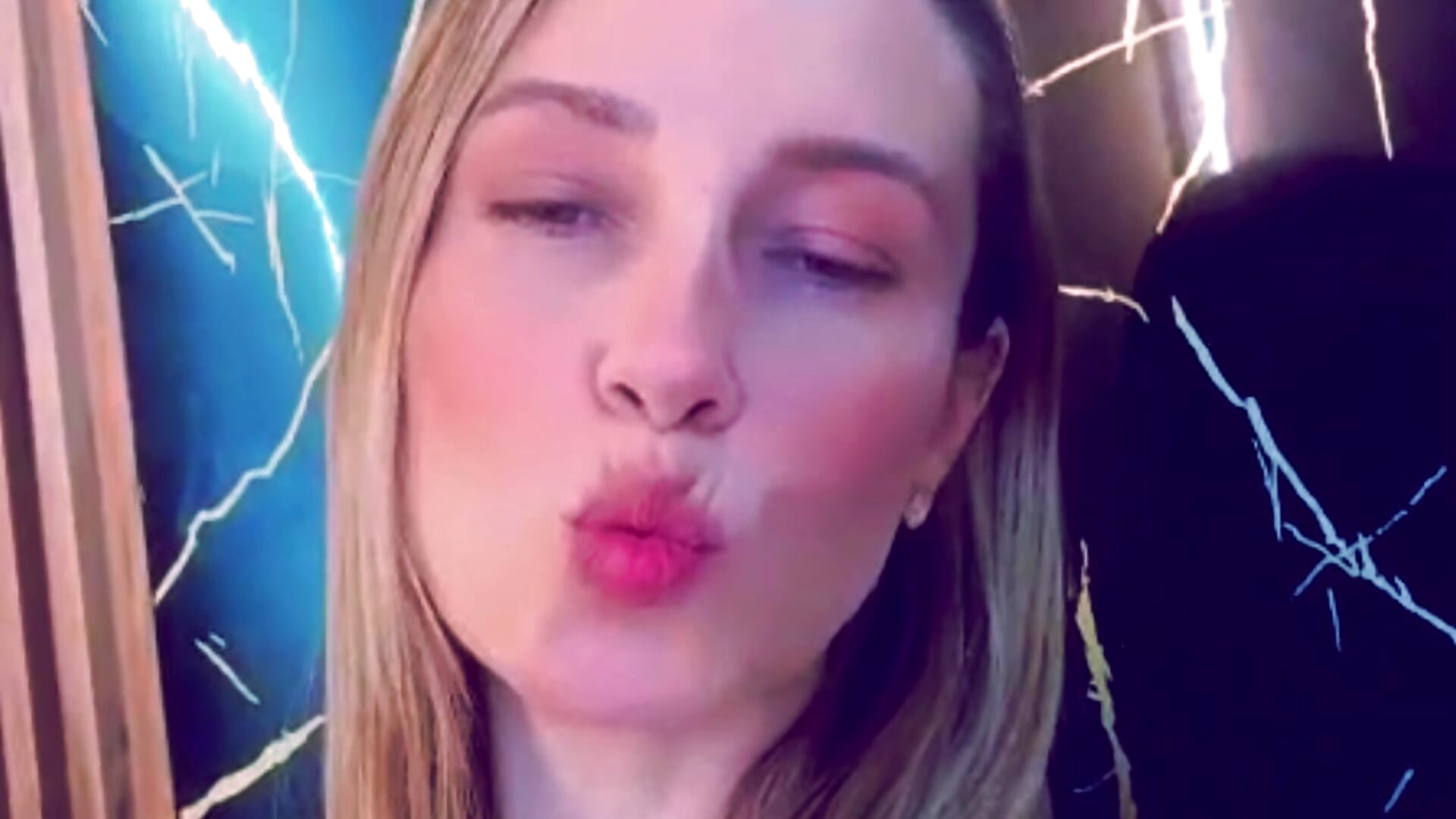 Kisses to everyone from Starlight - video by Starlight_Mature_pm cam model