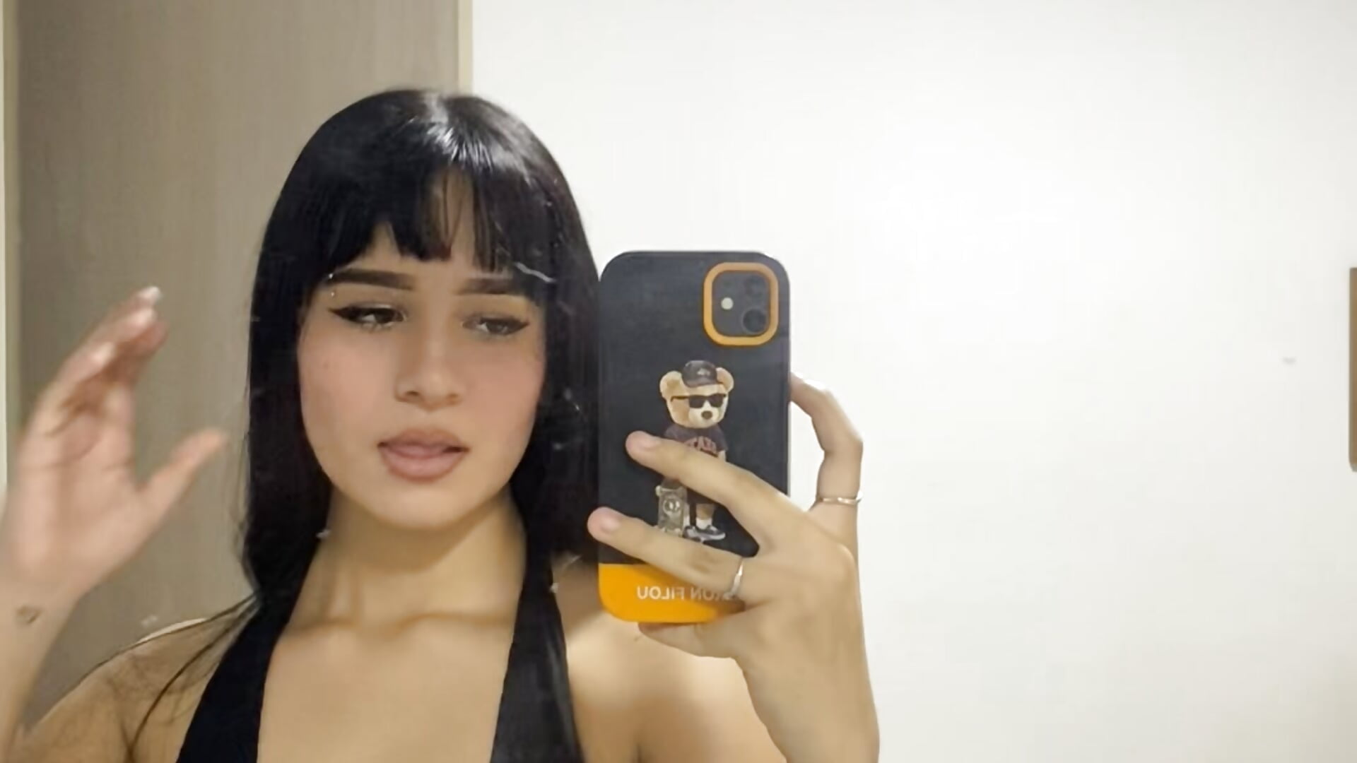 IMG_2001 – video modela na kameri aerovelvet