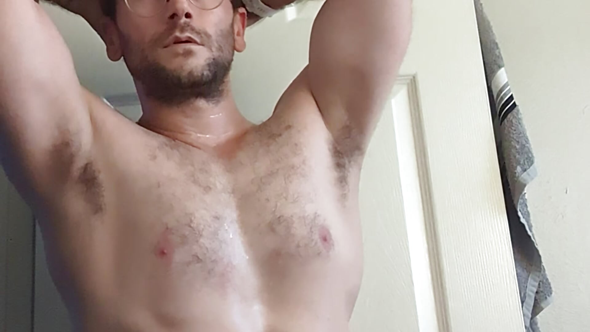 Mid Workout Flexin - video oleh model kamera SirEl