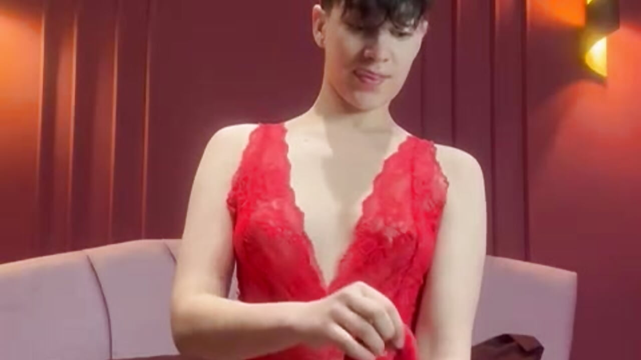 This Valentine’s Day… I’m all yours. One look, one tease — and you won’t forget me 💋🔥 - відео від вебкаммоделі ravenryx