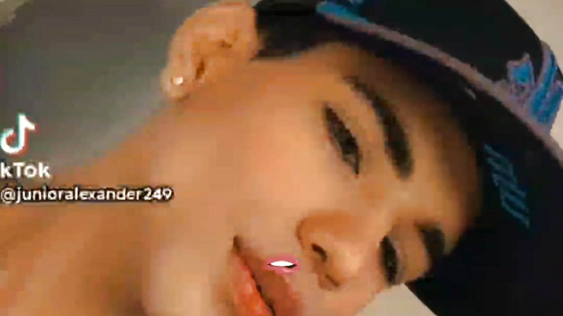 How do I look to you? 😏 - video by Wild_and_Sweets cam model