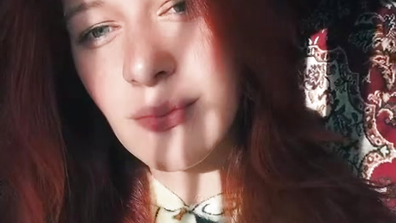 You can tell a person's emotional state by looking into their eyes - Video von Lily_Viola Cam-Model