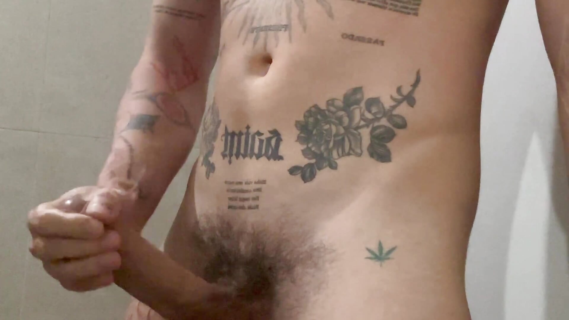 huge cumshoot - video by tattoo_xxl cam model