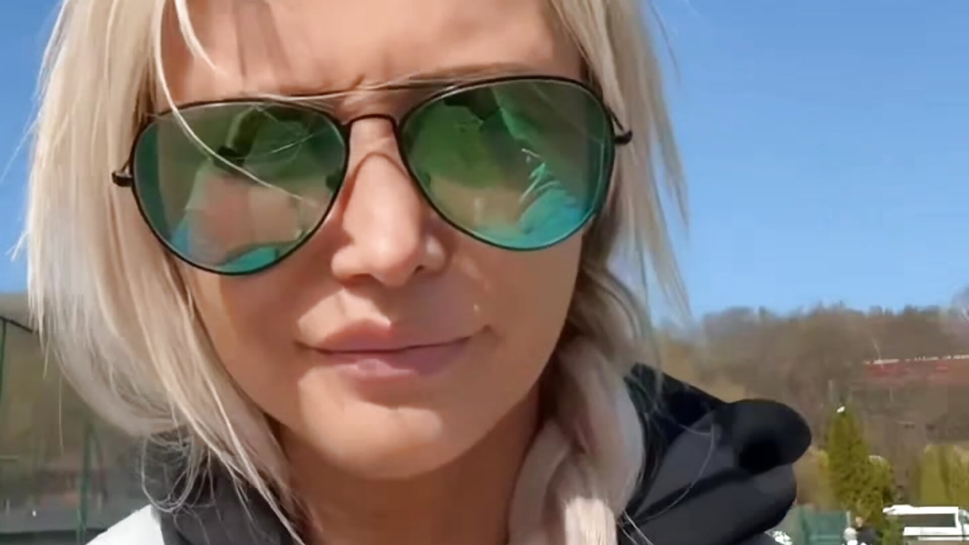 A chilly day - video by NaughtyNinky cam model