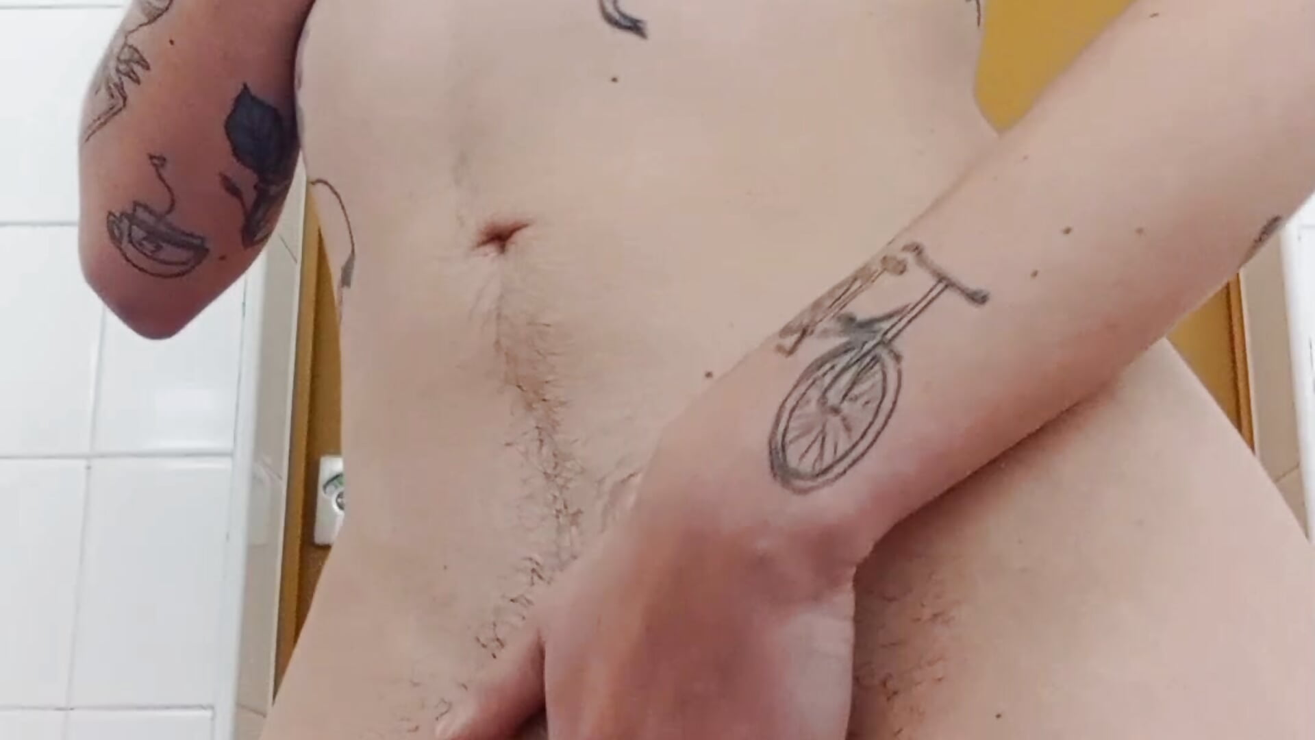 Masturbating in a public bathroom - βίντεο μοντέλου Dirty_Pink