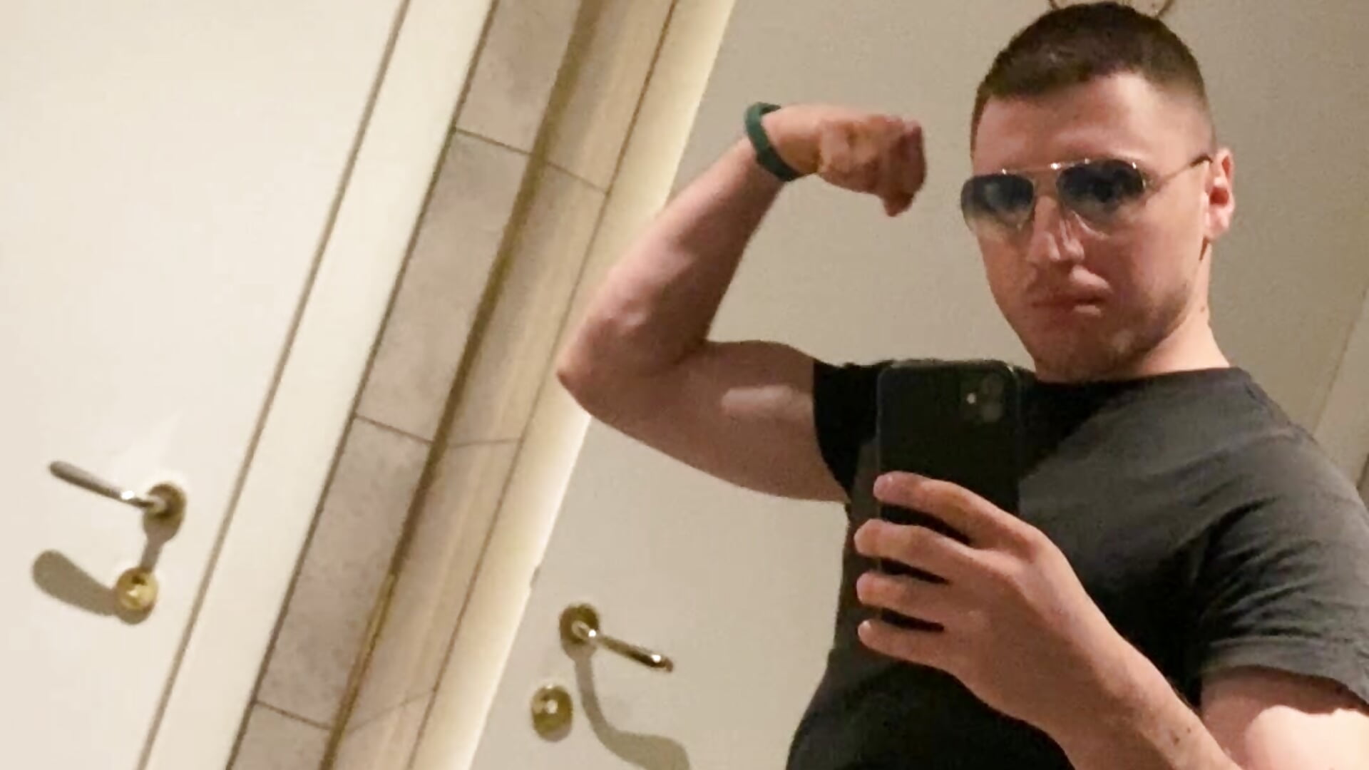 IMG_4948 - video by allee2206 cam model