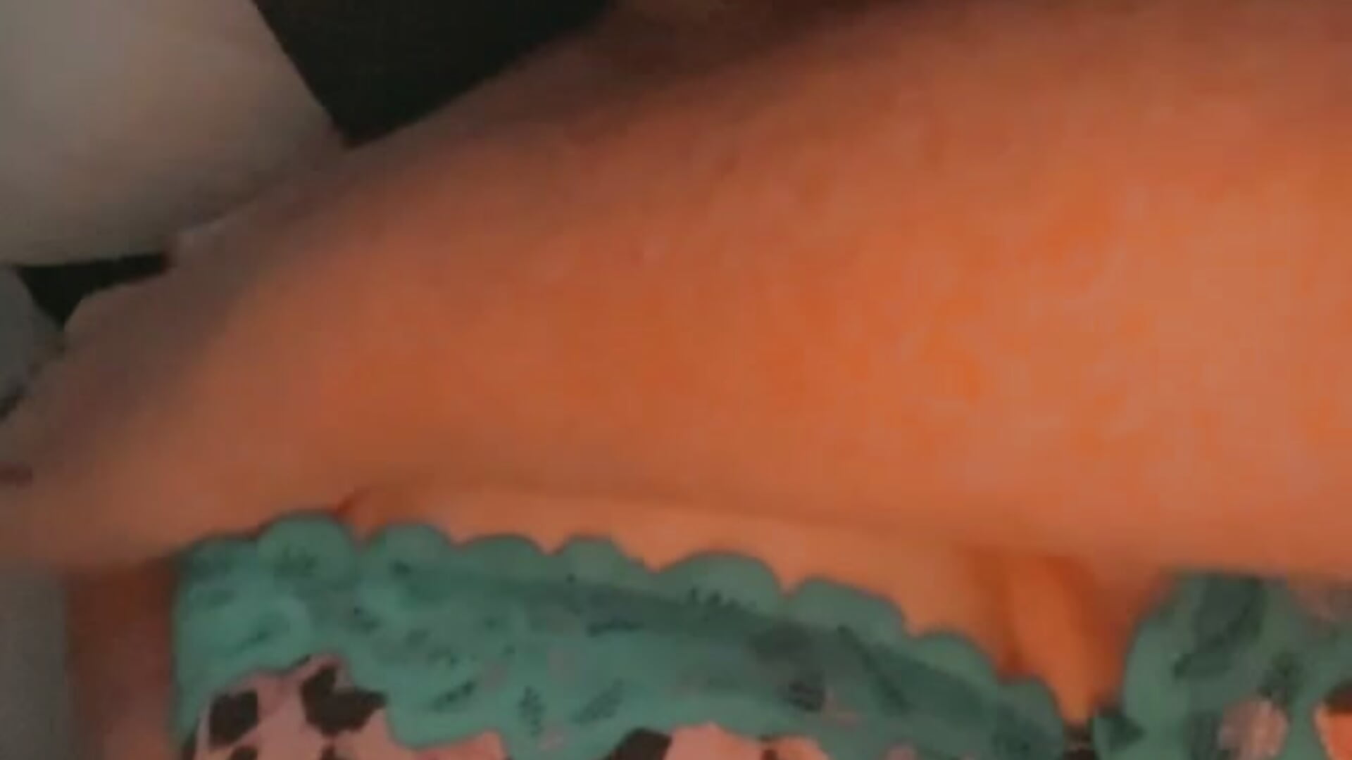 Leopard print bra play – video od webkamerové modelky BustyRedxx