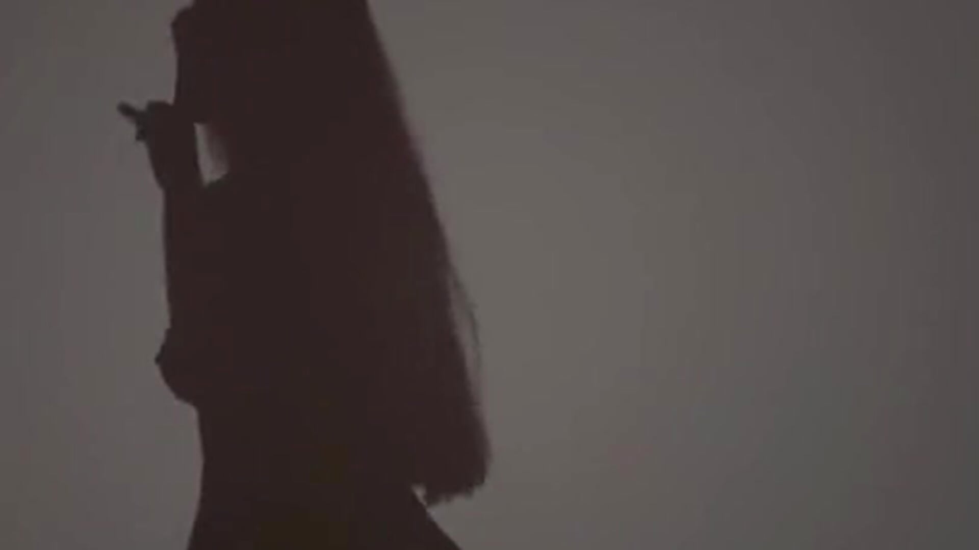 Une partie de jambes en l'air filmée 100% avec les ombres ! Strip tease, fellation, levrette, facial - βίντεο μοντέλου sexyminii