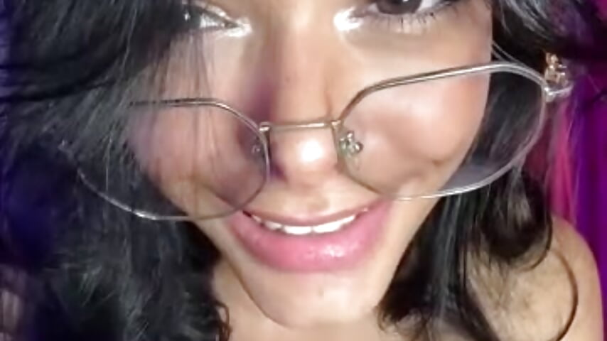 play with my little tits - Vídeo de Iam_Lyan_, modelo de vídeos