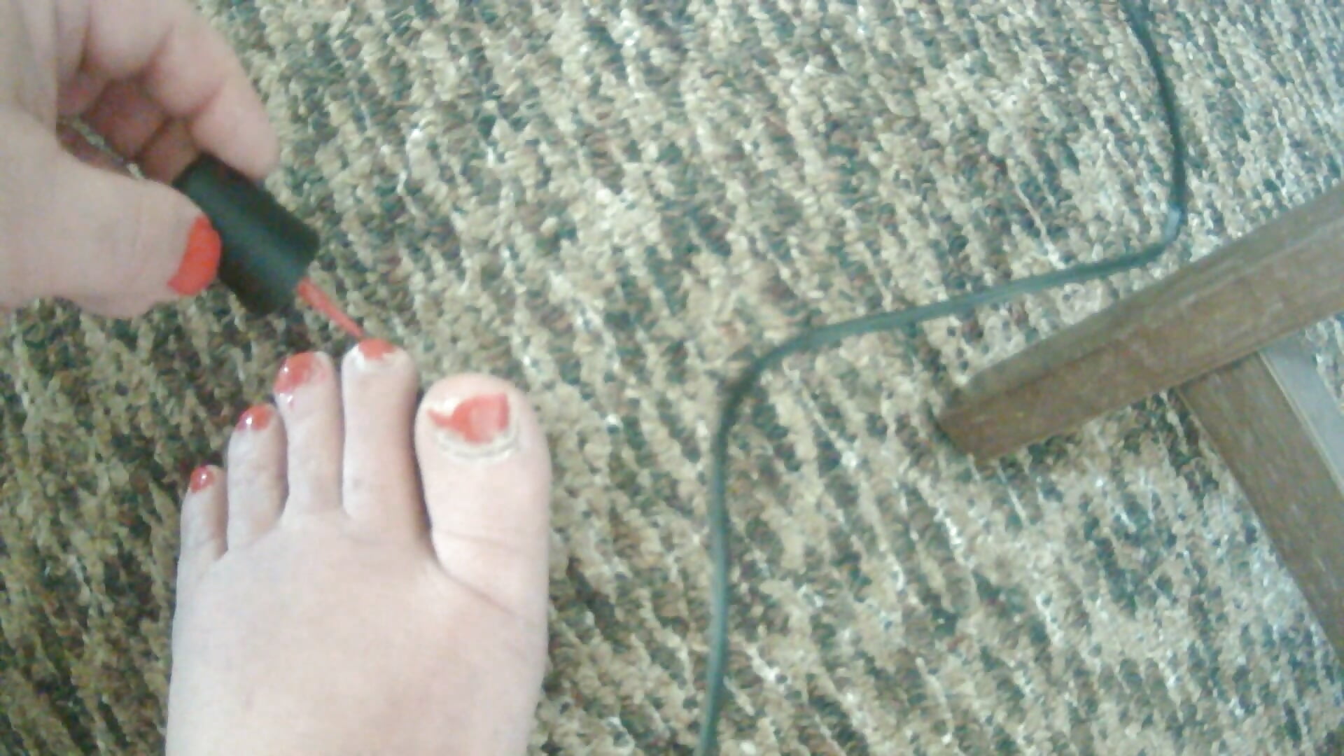 red nail polish on toenails