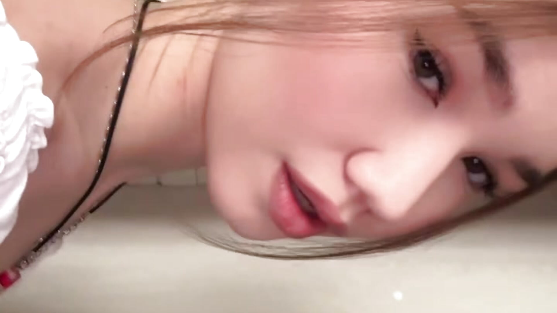 Sweet looks, slow tension.– SweetNova_ kameramodell videója