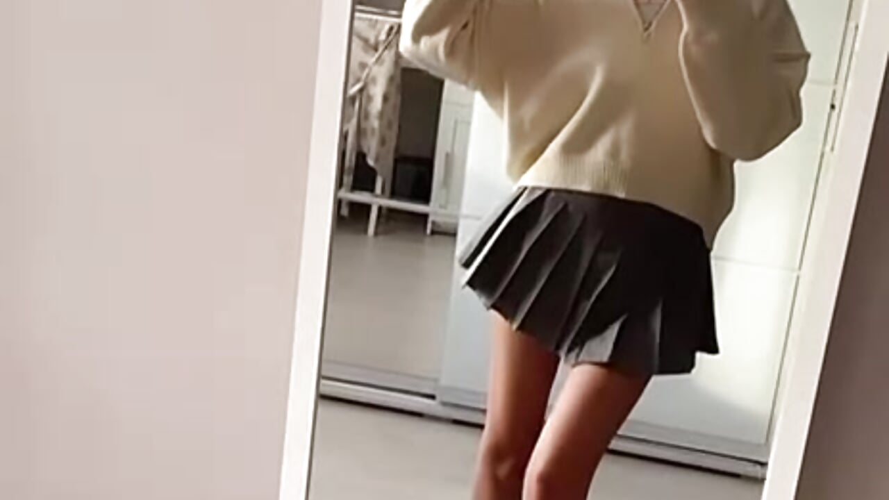 Enjoying the moment 😌 - video by AmeliaRosie cam model